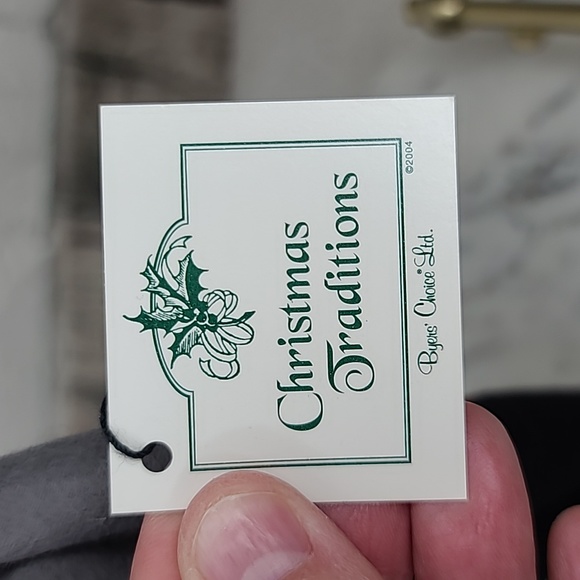 Byers' Choice Caroler 2004 Christmas Traditions Man with Christmas Crackers - Picture 16 of 17